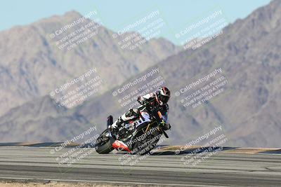 media/Dec-01-2025-Moto Forza (Mon) [[2daa91e15f]]/1-Advanced Group/Session 4 Turn 9/